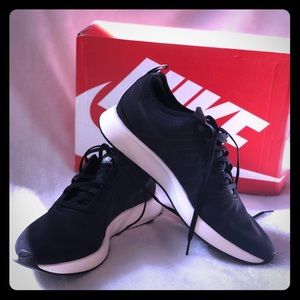 🔥🎉BRAND NEW Nike dual tone racer must see!! 👌🏻